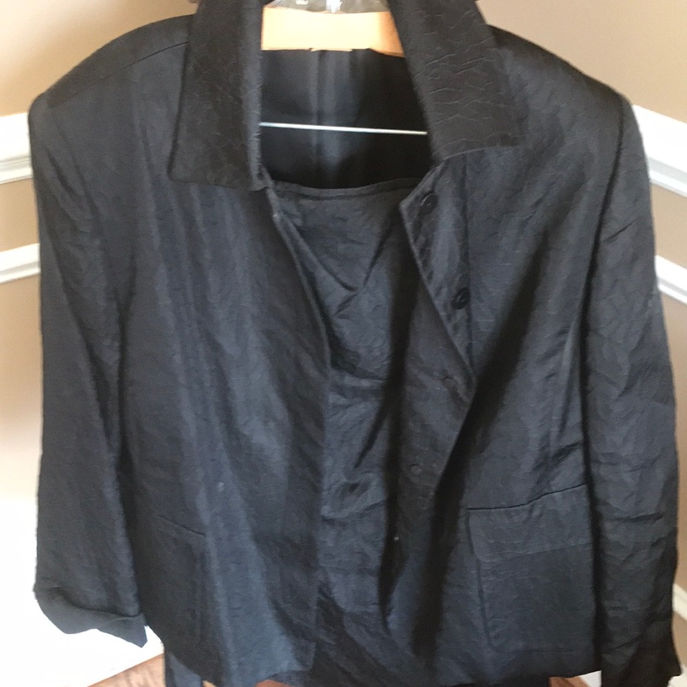 Skirt suit